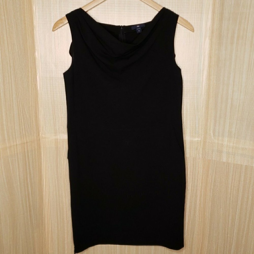 Gap Scoop Neck Black Sheath Dress With Pockets. 4